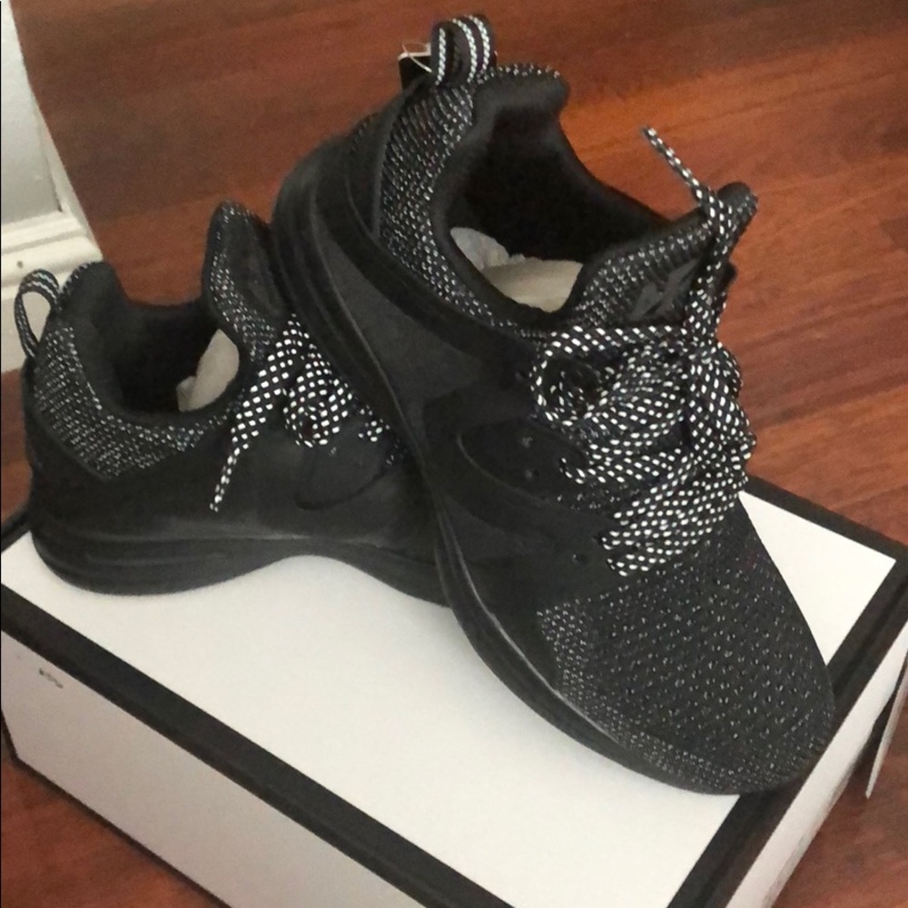 APL lululemon women’s Ascend size 6.5